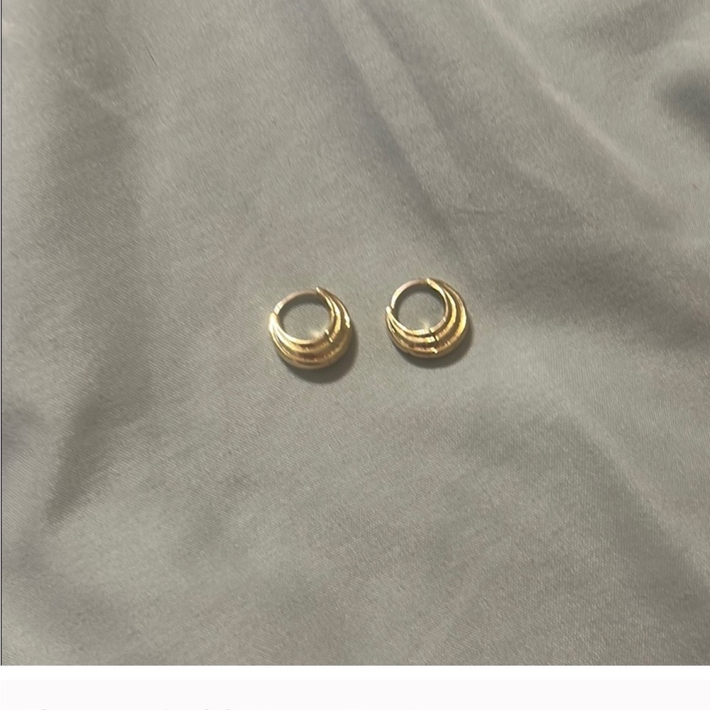 Elegant Gold Hoop Earrings